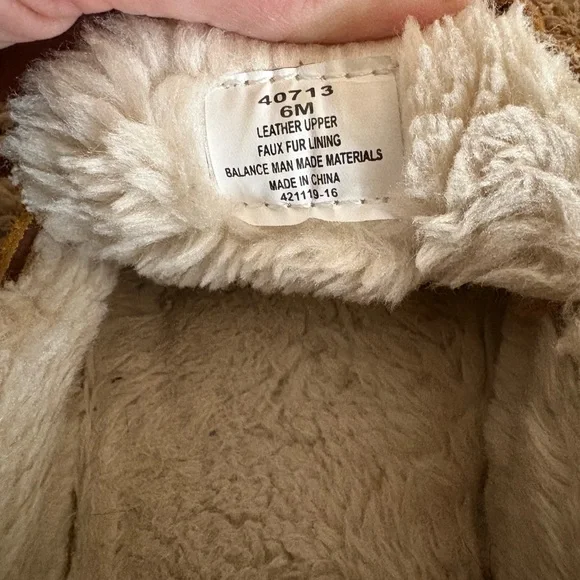 Minnetonka Moccasin Slippers with Faux Fur Lining - Picture 5 of 5